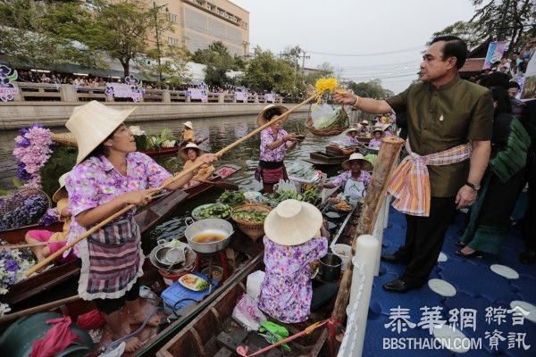 再现泰国传统风情 拍东甲森运河化身 “水上市场“