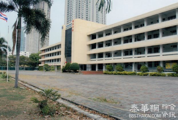 蔡汉强主席向泰华各界贺年潮馆及潮州中学大礼堂公开招租