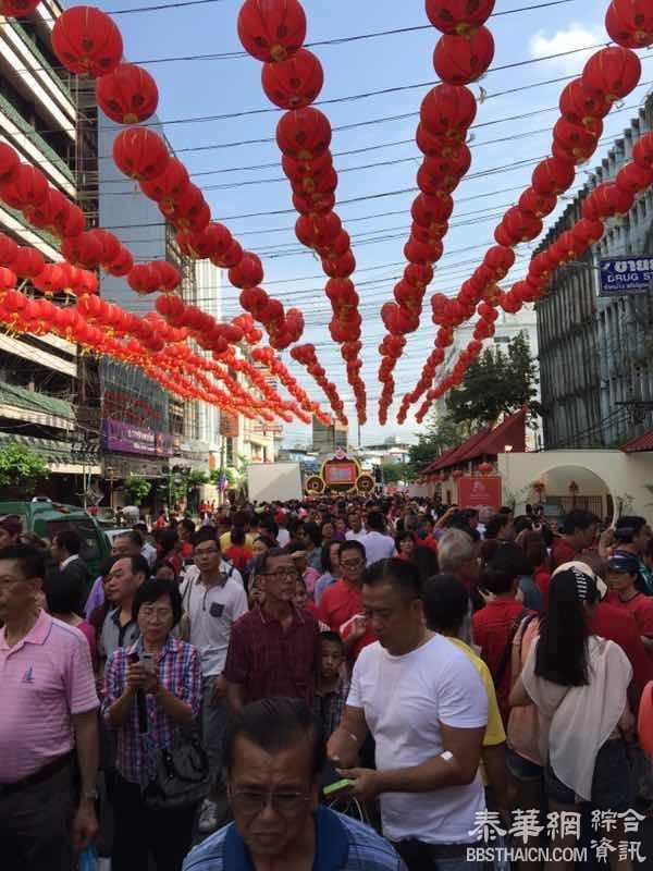 泰国华侨华人在曼谷唐人街喜迎春节