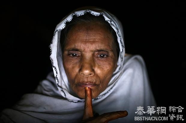 Reunions and ransoms play out in Rohingya camp's internet hut