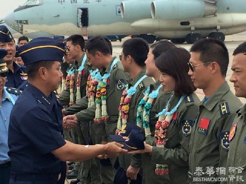 中八一飞行表演队 受泰空总帕勒接见