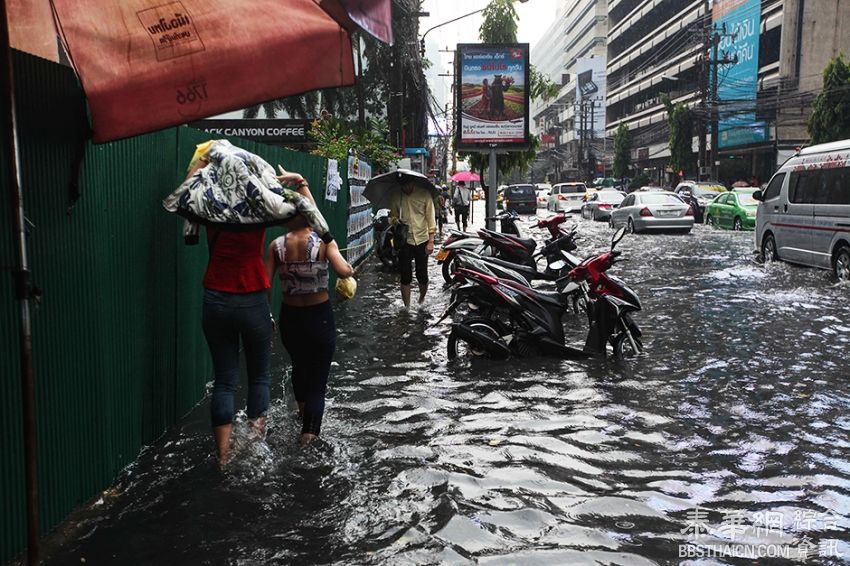 雨季还未到来  曼谷己经内涝