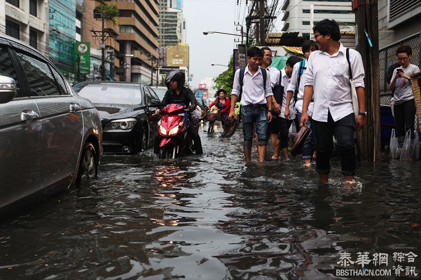 雨季还未到来  曼谷己经内涝