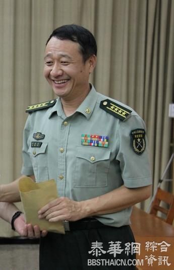 尹洪文少将出任总政治部秘书长，李凤山少将不再担任