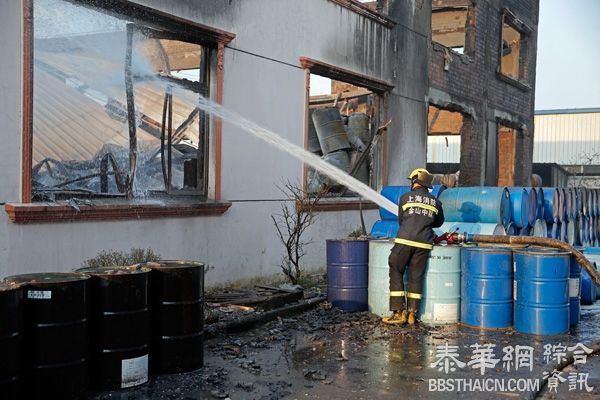 上海一油料仓库失火爆炸2小时后被扑灭，未造成人员伤亡