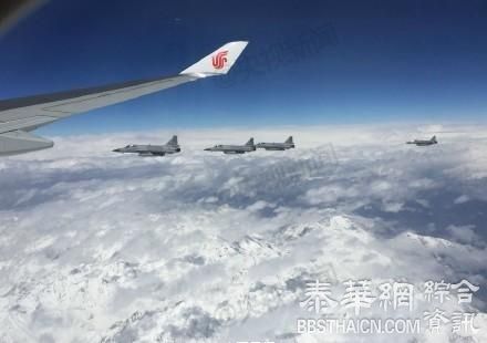 习近平抵达伊斯兰堡，巴基斯坦枭龙战机编队升空护航