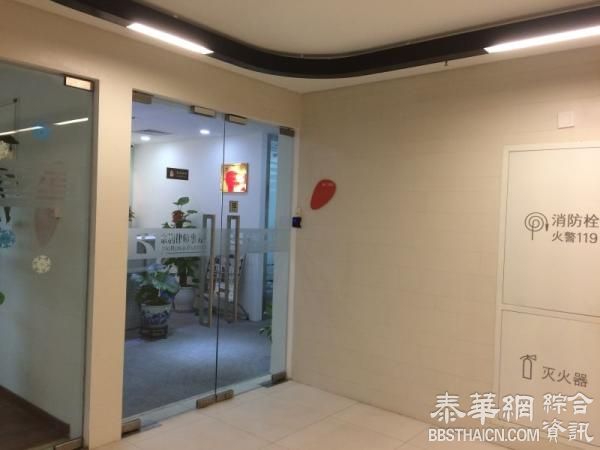 男子身绑爆竹闯入北京一律所，警方称因不满代理工作闹事