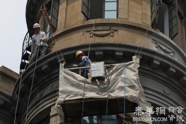 上海外滩百年老建筑被粗暴刷墙，游客：无法抑制想骂娘的冲动