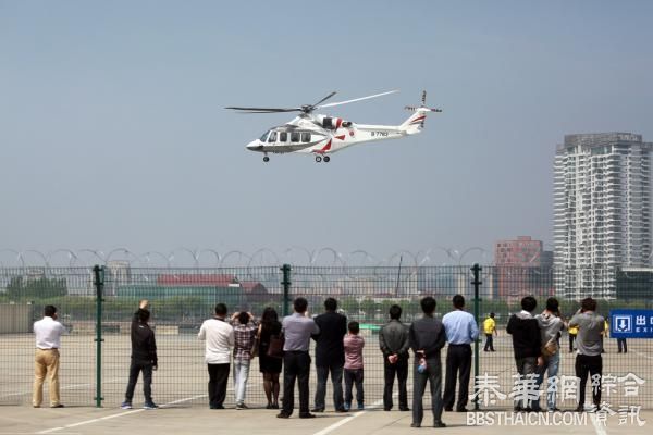 直升机游上海黄浦江被指扰民，运营方研究调整航线绕开居民区