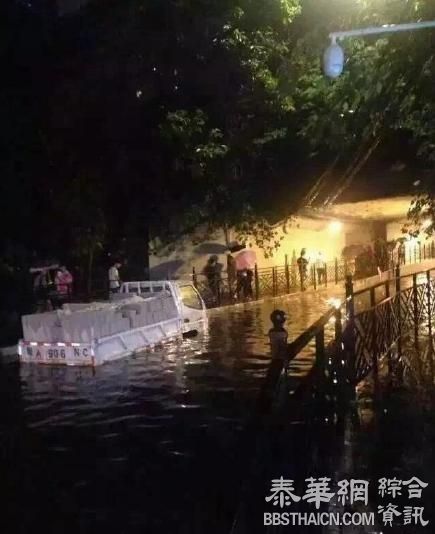 广州深夜发布暴雨红色预警信号，部分快速路水浸交通中断