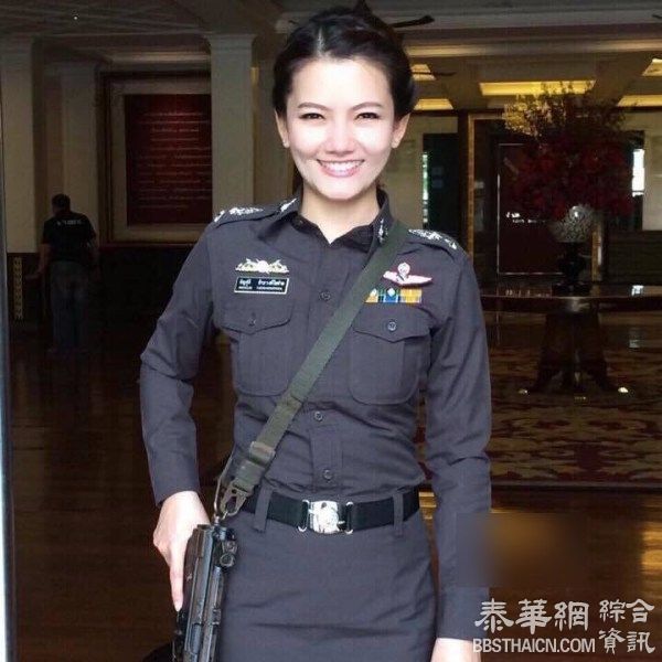 泰国警花小妹太抢眼