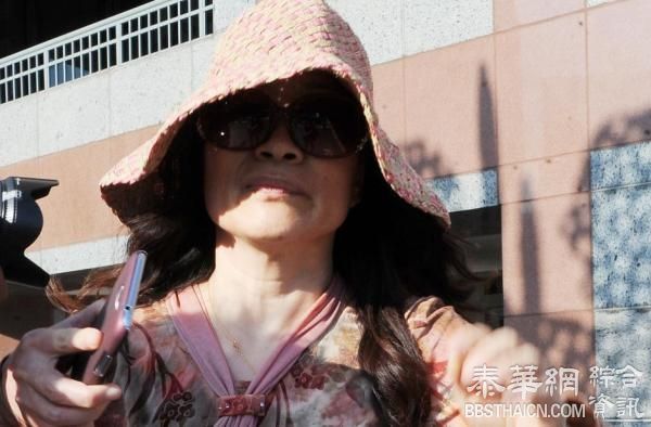 中国外逃贪官乔建军前妻在美应讯，当场否认被控罪名