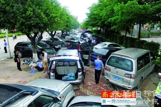 深圳亡命盗车团伙连撞13车拒捕，1名嫌犯被警方当场击毙