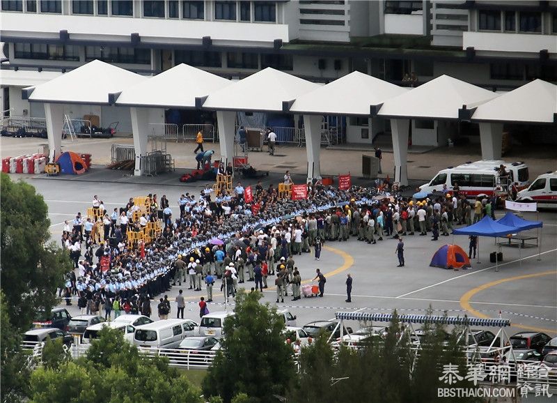 香港警察演练反示威