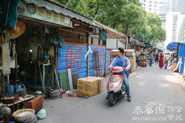 上海东台路古玩市场迎来最后一周，有人气的文化遗产越来越少