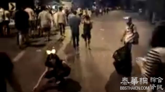 素贴山上沿途捡垃圾 中国游客获泰人称赞