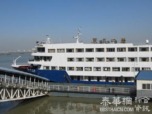 载458人客轮在长江湖北段遇龙卷风倾覆，大风暴雨搜救困难
