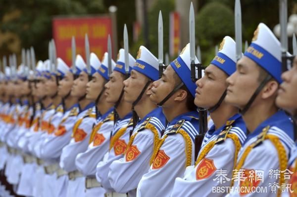 美防长首次参观越南海军基地，将援越1800万美元买巡逻艇