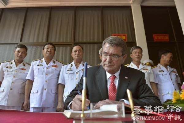 美防长首次参观越南海军基地，将援越1800万美元买巡逻艇