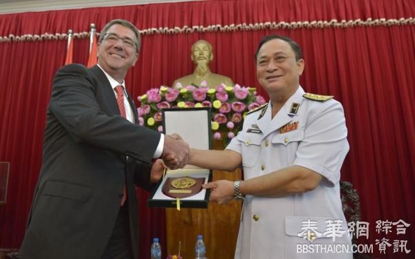 美防长首次参观越南海军基地，将援越1800万美元买巡逻艇