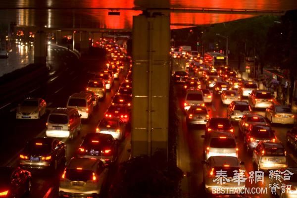 上海入梅首个晚高峰拥堵超4小时，今明仍有暴雨还会堵多久