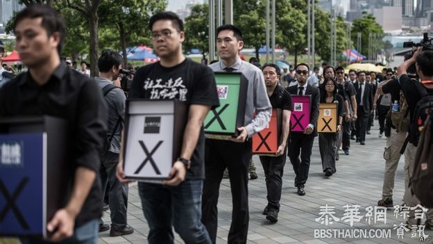 香港审议政改前夕议员在考虑否决后事宜