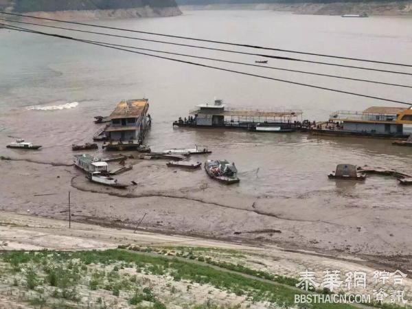 重庆巫山滑坡致沿岸1人失踪4人伤，另有13艘船舶翻沉