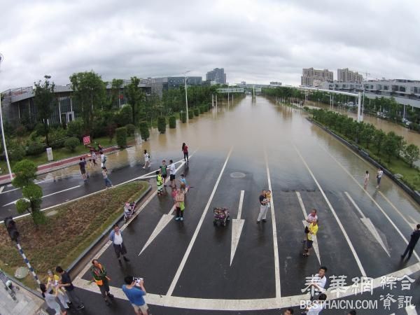 持续暴雨致南京机场高速封闭