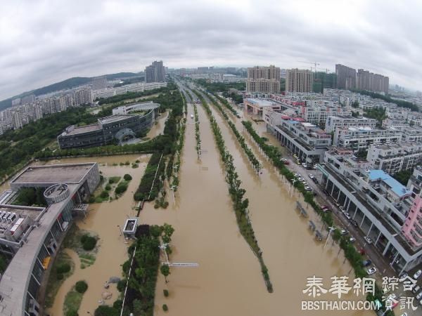 持续暴雨致南京机场高速封闭