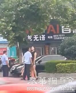 河南两人穿疑似警服当街与女子调情视频疯传，警方：系假冒