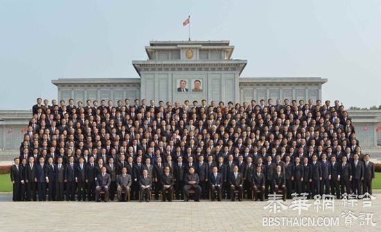 金正恩在平壤会见叔叔金平日 罕见公开合影