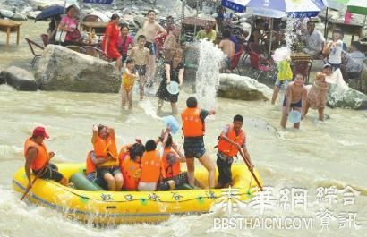 四川最高温度飙至38.8℃ 成都万人打水麻将避暑