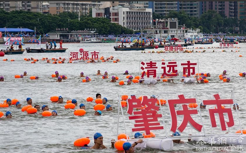 广州市长陈建华率两千人横渡珠江，称水质一年比一年好