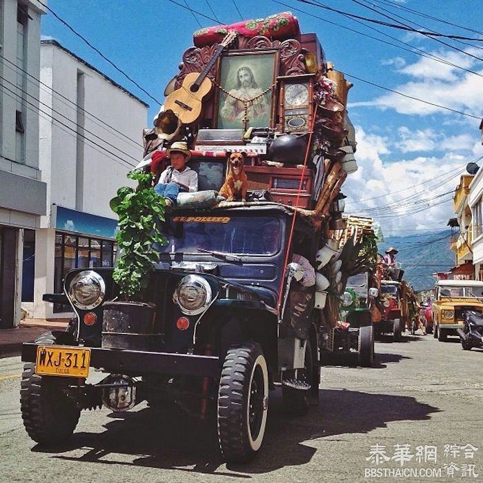 哥伦比亚的特殊节日 开吉普车集体出游