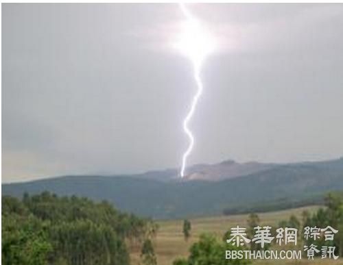 姐弟俩被晴天霹雳击中正在抢救，专家详解在哪里容易被雷击中