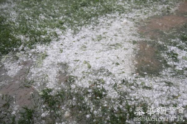 北京遭遇冰雹雨，有市民称1元硬币大小砸凹车顶