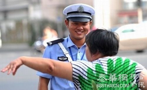 怒骂交警后目睹其抢救“发臭”溺水者，常州网友发帖公开致歉