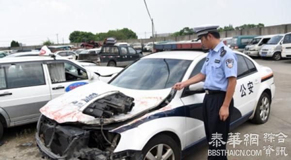 大货车多次撞警车！警车被迫倒退数百米，直至增援警力赶到