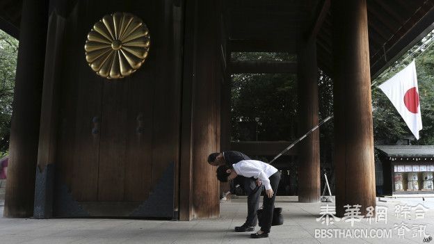 日本政要参拜靖国神社 中国强烈不满