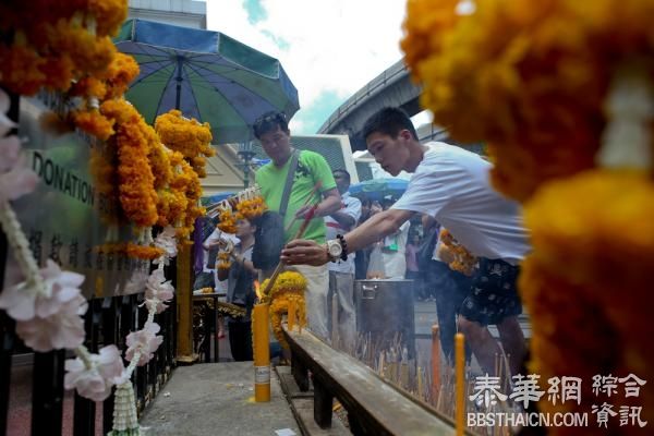直击曼谷爆炸｜“顺其自然”：中国游客依旧“占据”各景点