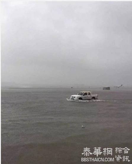 上海暴雨空姐走T台上班