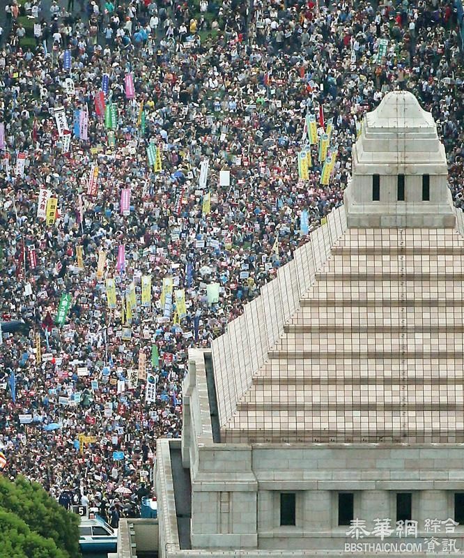 日本反安保法民眾包围国会 号称12万人