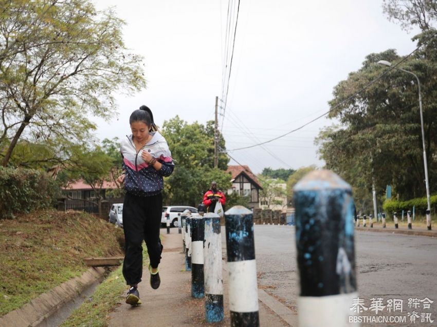 肯尼亚孔子学院里的中国舞者