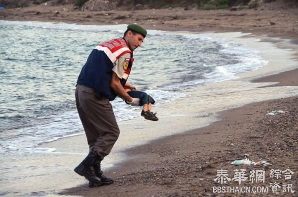 3岁叙利亚男孩逝去，艺术家用漫画表达冲上海滩的人性