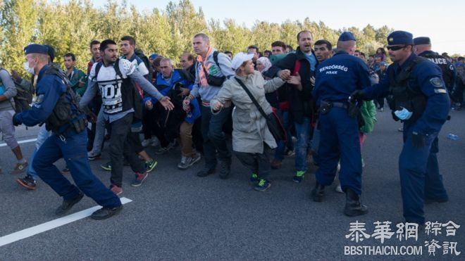 欧洲移民危机：数百人突破匈牙利警方封锁线