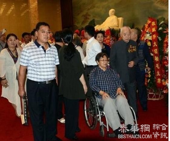毛泽东逝世39周年 环时：是人不是神