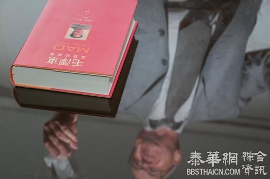 毛泽东逝世39周年 环时：是人不是神