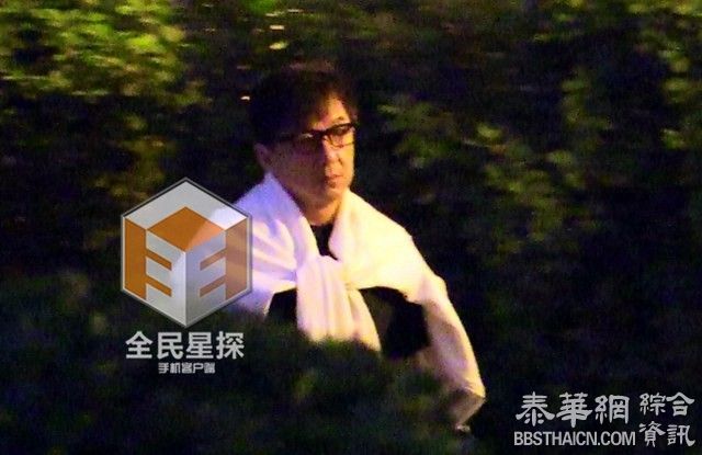 成龙邀宴美女团 被爆为儿选妃