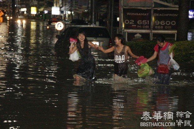 芭提雅大水渐退 周边交通仍受阻