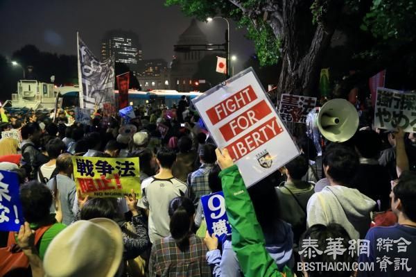 日本国内和国际舆论强烈批评安倍政权强推安保法案